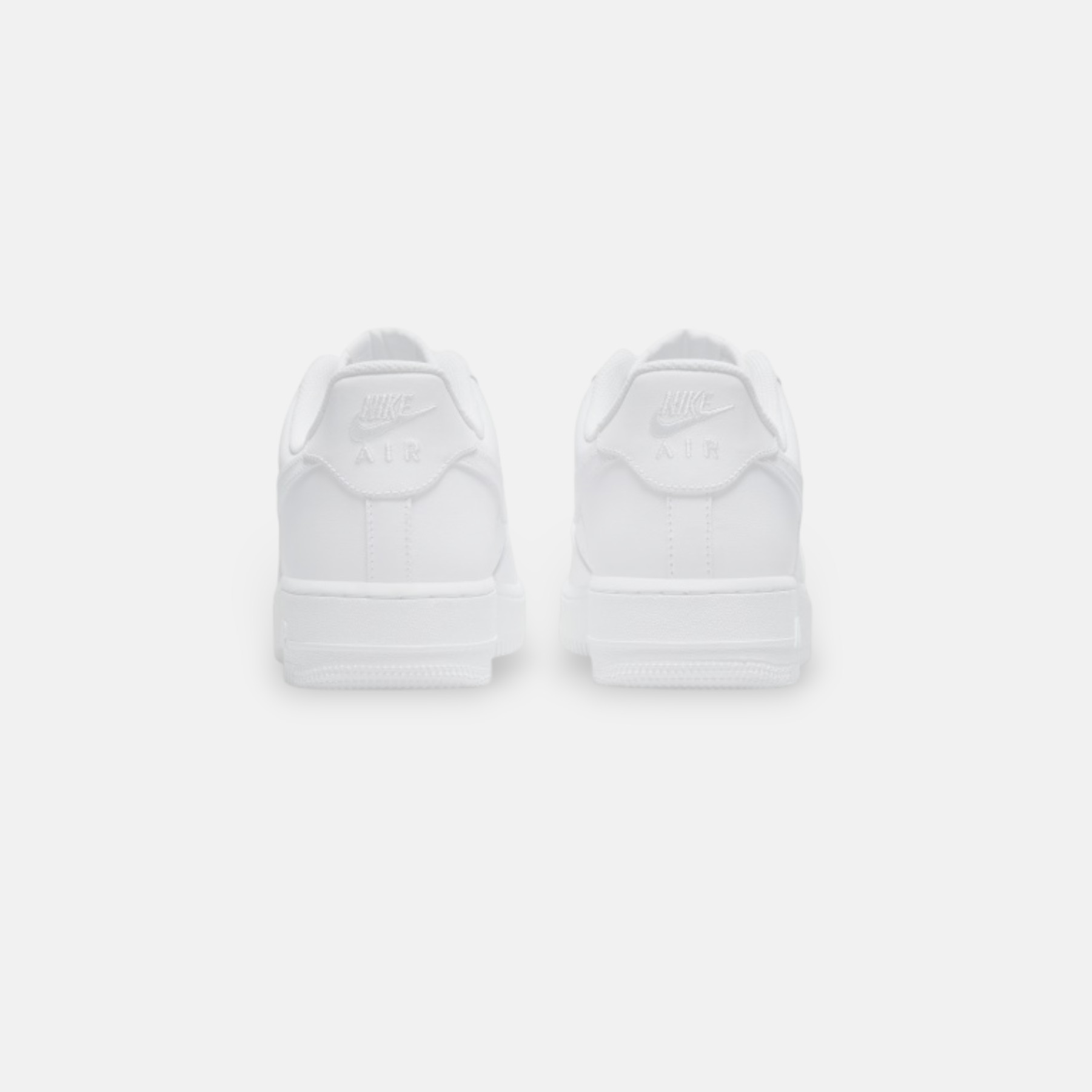 Talón y estructura trasera de las Nike Air Force 1 ’07 hombre en blanco