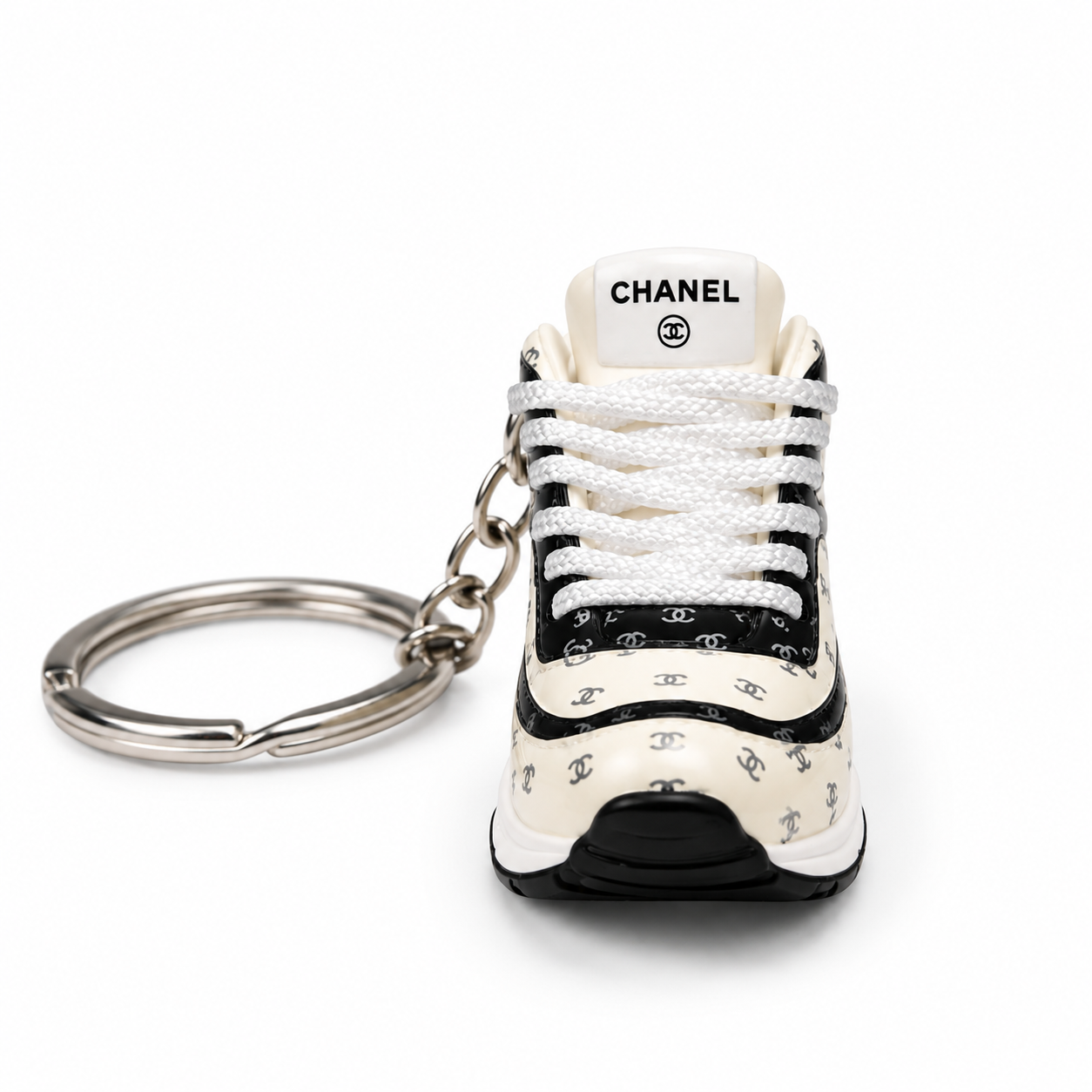 Mini sneaker Chanel CC Logo White Black vista frontal
