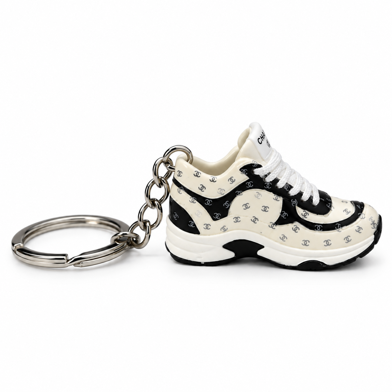 Mini sneaker Chanel CC Logo White Black lateral opuesto